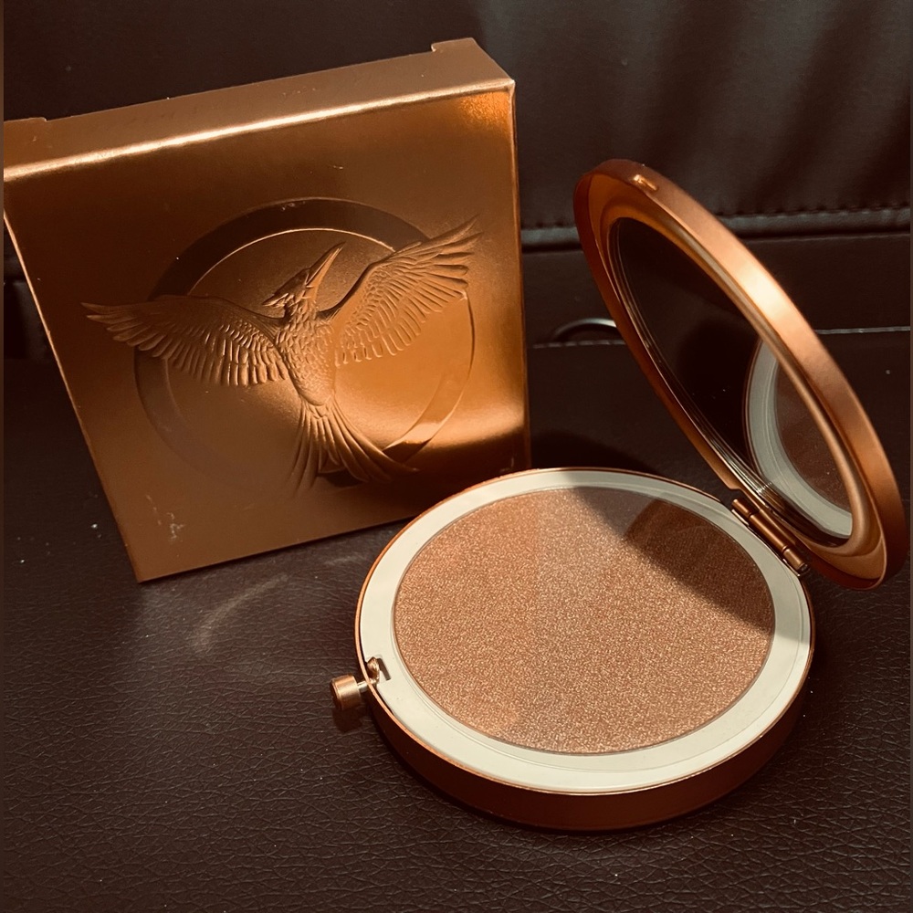 StoryBook Cosmetics X The Hunger Games Limited Edition Revolution Highlighter